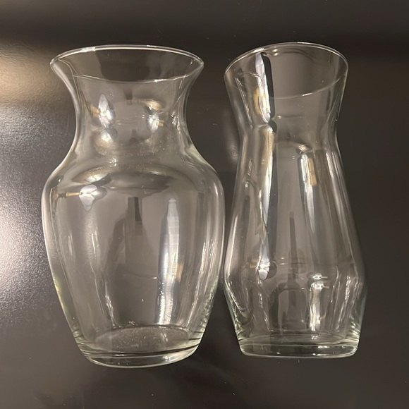 Set of 2 Clear Vases - Picture 2 of 9